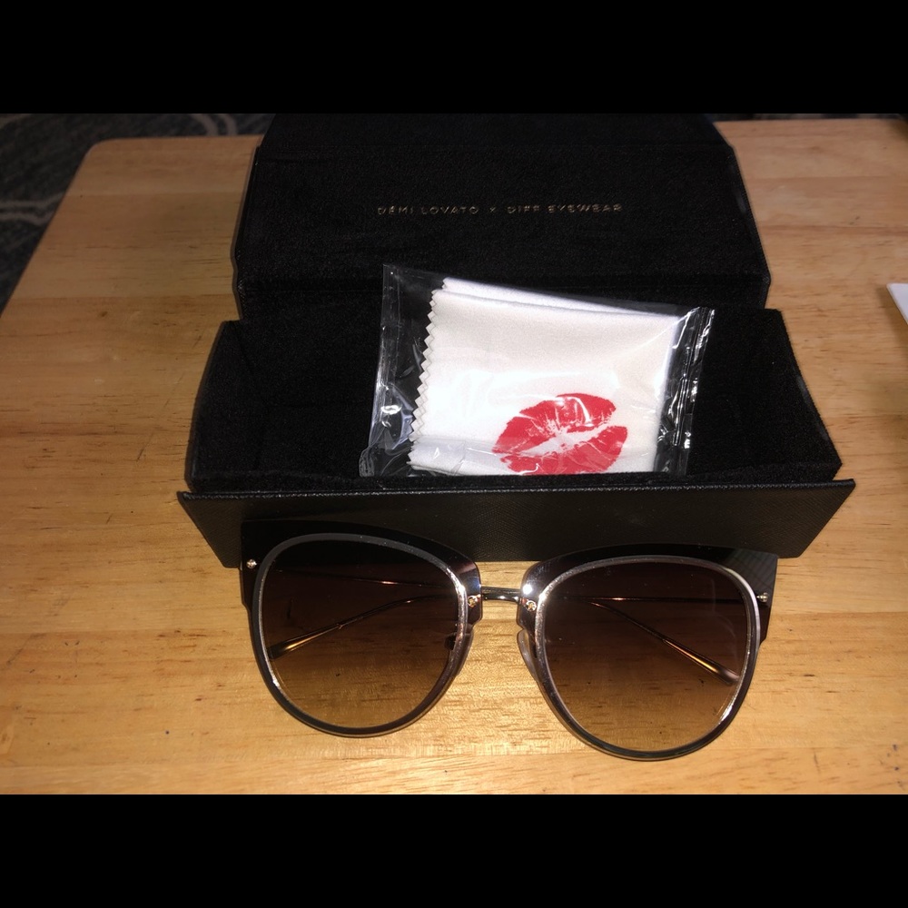 Demi Lovato Diff Eye wear